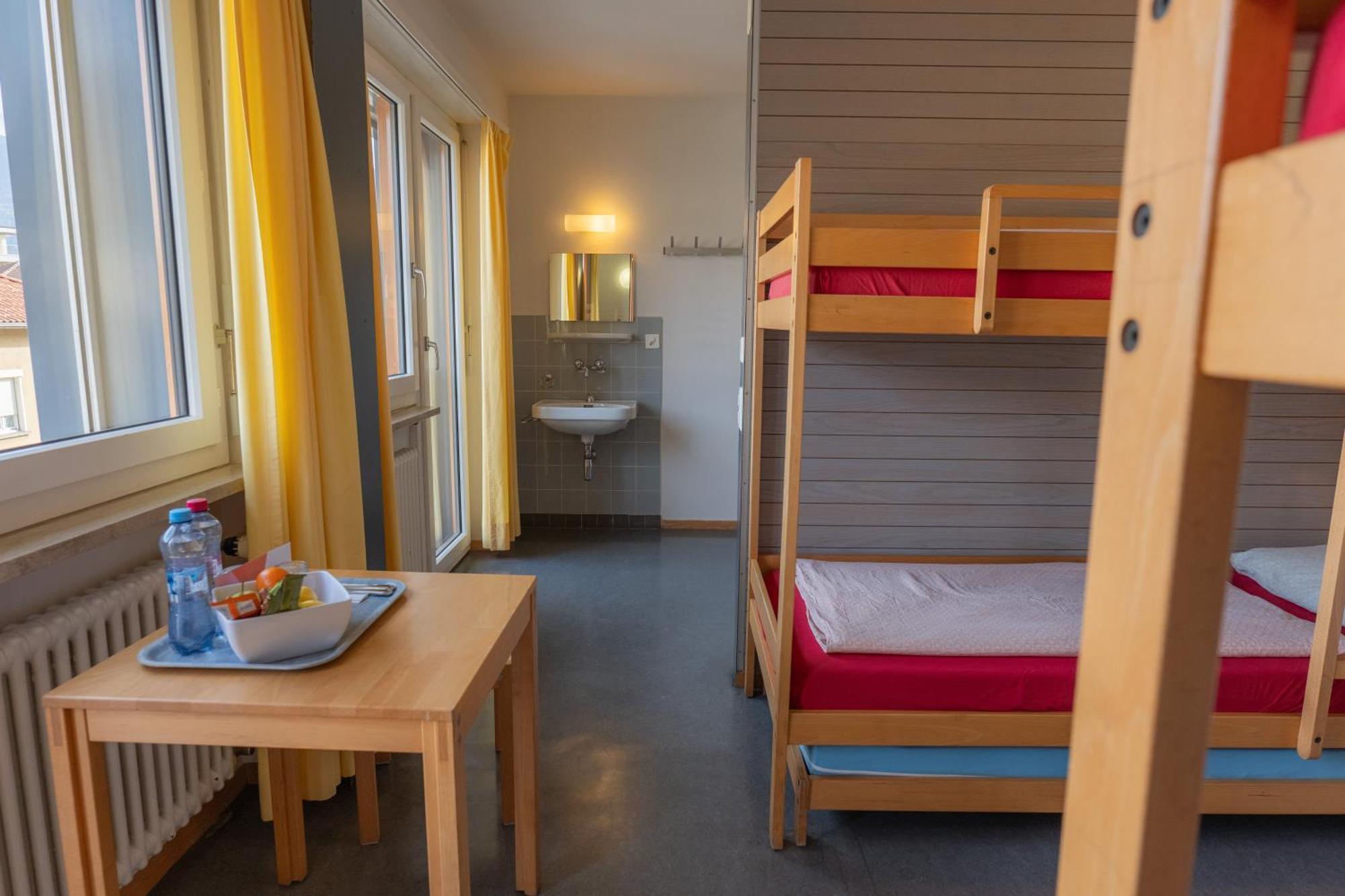 Locarno Youth Hostel Kültér fotó